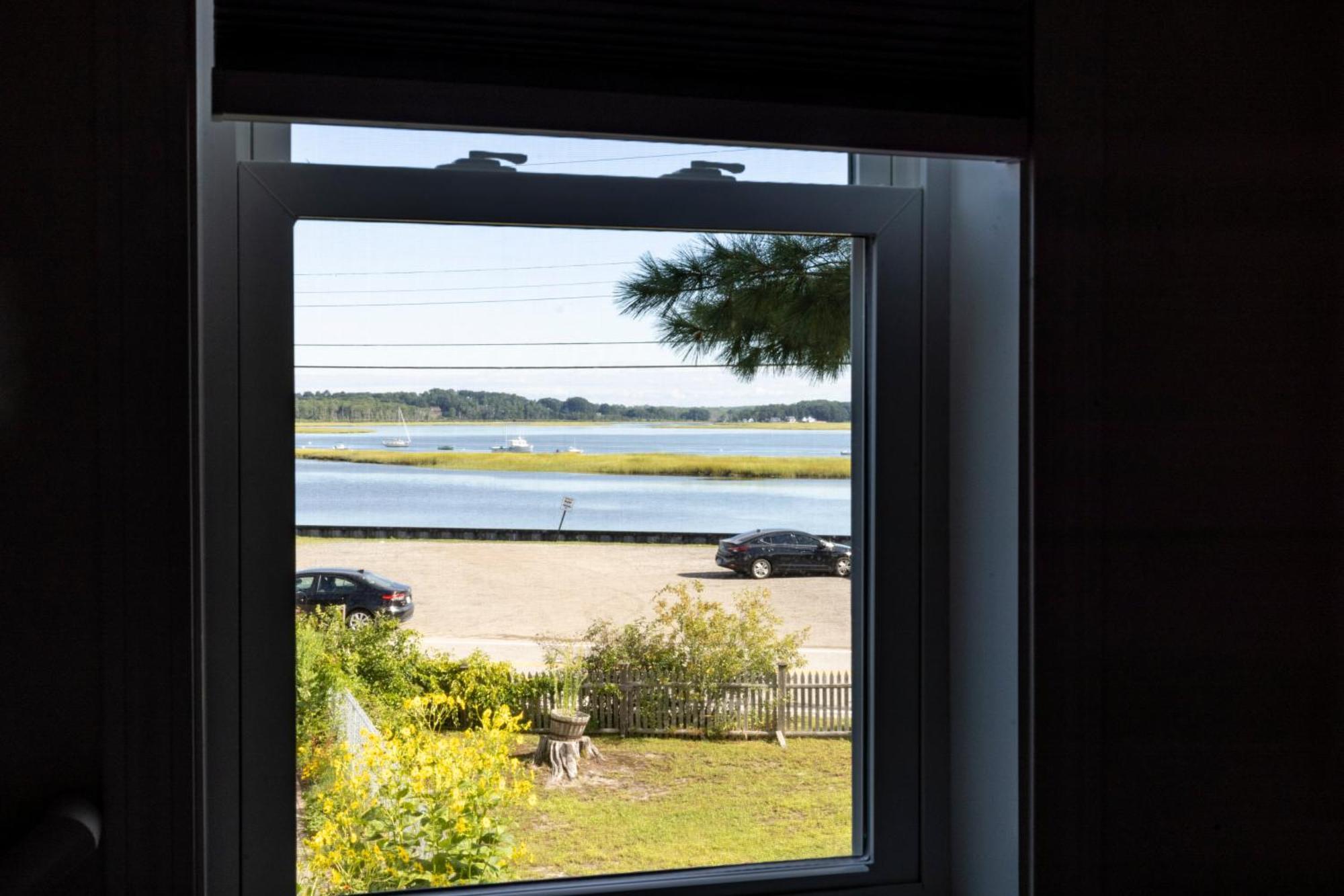 Bright 4Br Beach House, Pine Point Perfection Scarborough Bagian luar foto