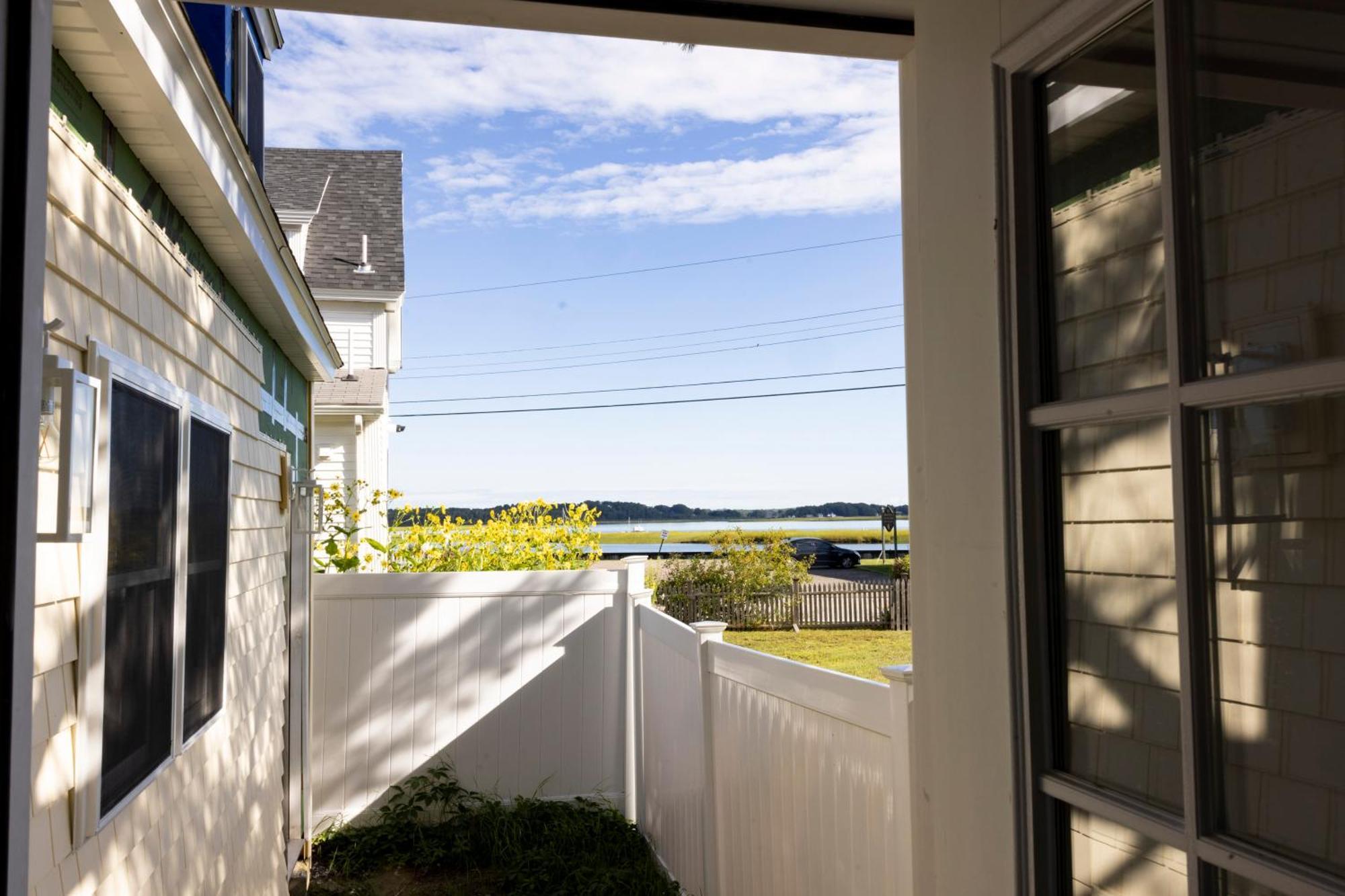 Bright 4Br Beach House, Pine Point Perfection Scarborough Bagian luar foto